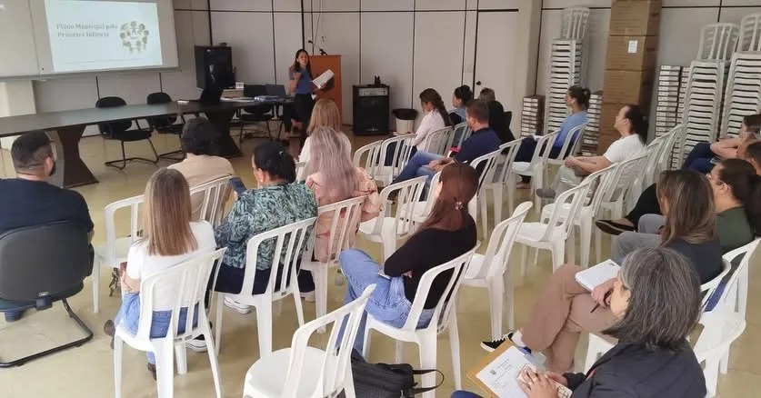 O auditório da prefeitura sediou o 1º Encontro do Plano Municipal pela Primeira Infância em Marechal Cândido Rondon.Foto: Divulgação/Assessoria