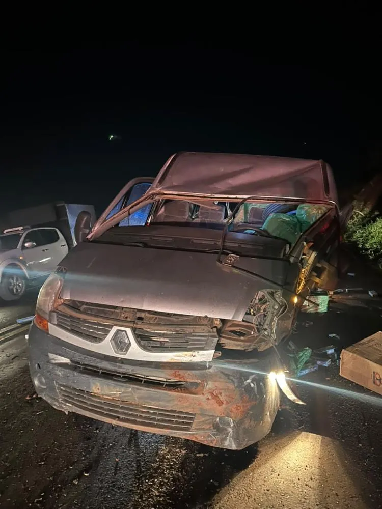 Motorista menor de idade foi ejetado da van e encaminhado para atendimento médico em Marechal Cândido Rondon. Foto: Divulgação 