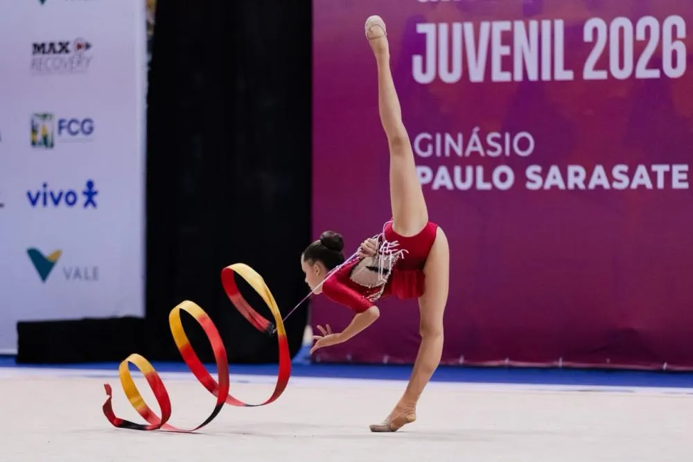 A ginasta Ana Laura, de Cascavel, avançou para a etapa presencial da seletiva nacional juvenil em Aracaju. Foto: Divulgação 