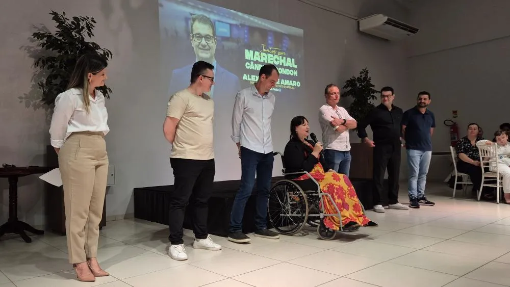Lideranças do Republicanos, autoridades e representantes de entidades reunidos no encontro da quinta-feira (13).