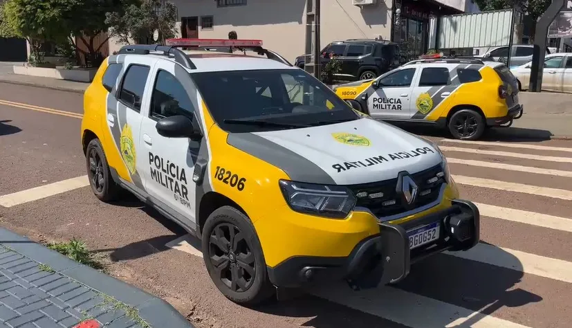 Equipes policiais realizam buscas pelo homem apontado como autor dos disparos.