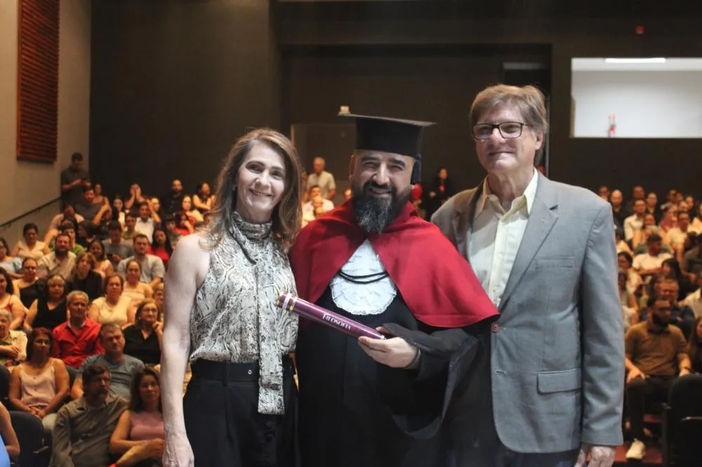 Julio Marcos Souza se tornou o primeiro estudante surdo a concluir uma graduação no campus da Unioeste em Toledo.