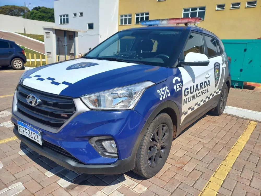 Motorista acionou a Guarda Municipal após não encontrar responsável pela criança no endereço indicado.