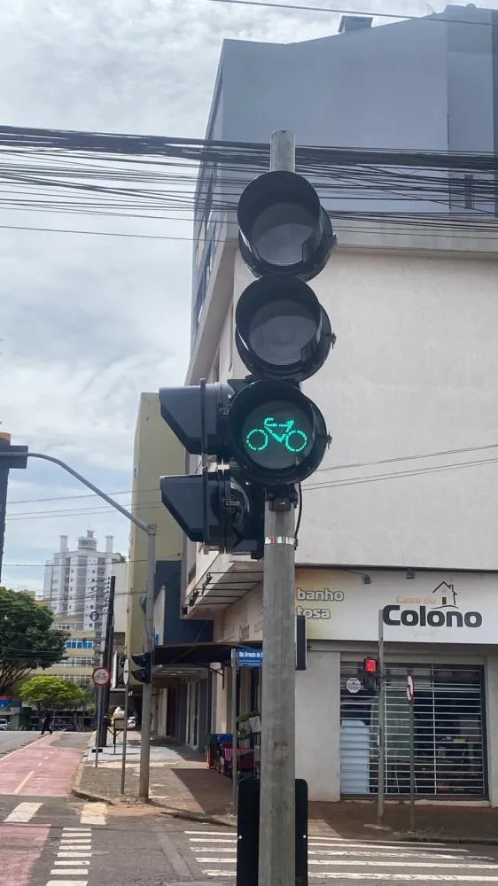 Cascavel recebe novos semáforos e sinalização para ciclistas