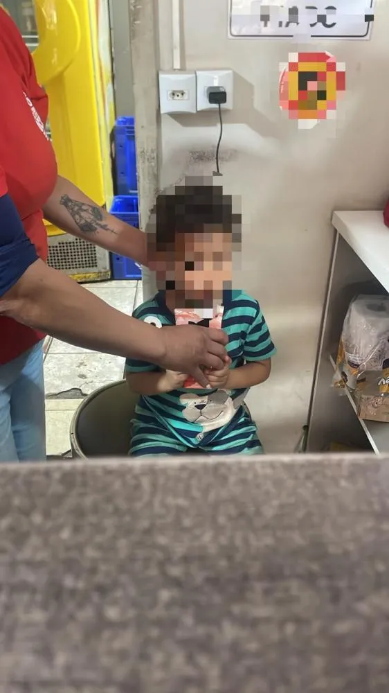 Guarda Municipal e Conselho Tutelar acompanharam ocorrência envolvendo criança encontrada sozinha em comércio.