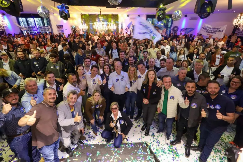 Evento contou com a presença de Ratinho Júnior, Sandro Alex, Alexandre Curi e outras lideranças políticas.