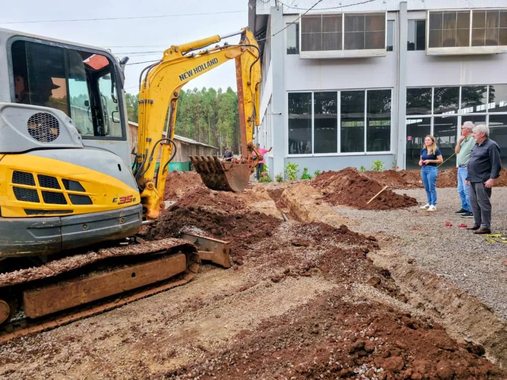 Prefeito Lari Hitz vistoriou o início da obra de prevenção contra incêndios em Nova Santa Rosa.