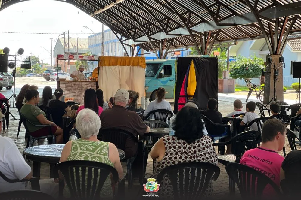 Atividades recreativas e apresentação teatral fizeram parte da programação promovida em Pato Bragado.