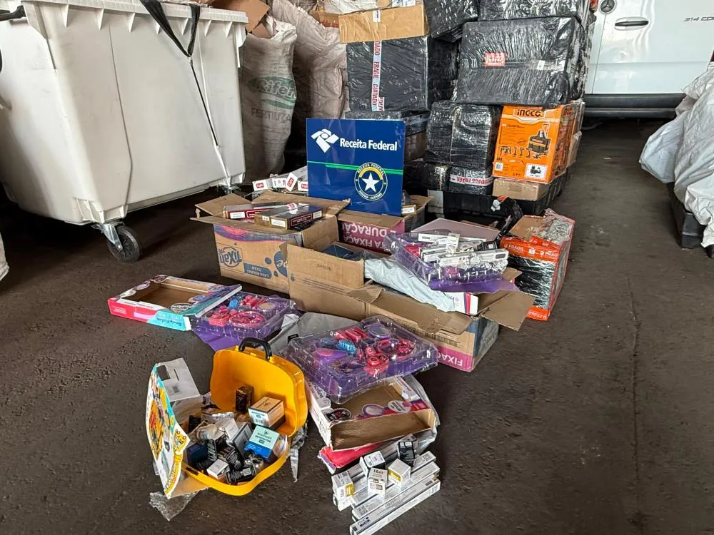 Receita Federal e Polícia Civil apreenderam drogas e mercadorias estrangeiras em marketplace de Cascavel.