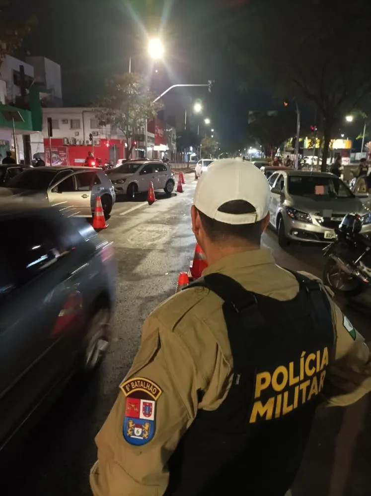 Dois motoristas foram presos por embriaguez ao volante durante a fiscalização.