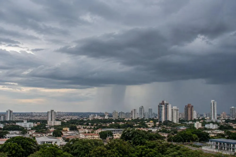 Chuva passa de 130 mm e atinge várias regiões do Paraná