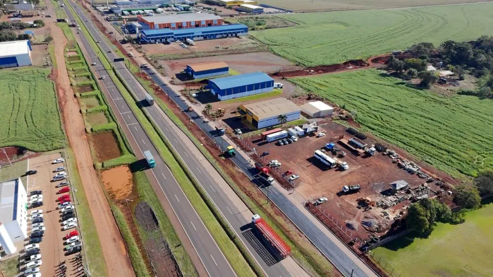 Trecho de 1,8 quilômetro entre o Trevo do Guarujá e o Aeroporto receberá pavimentação.