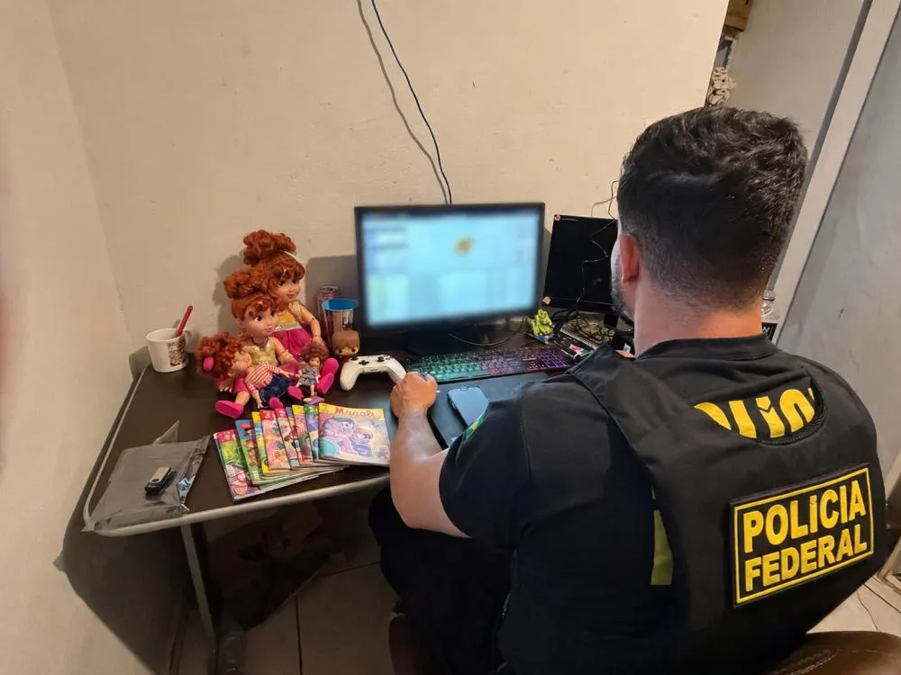 Investigado foi preso em flagrante após policiais localizarem imagens de abuso sexual infantil.