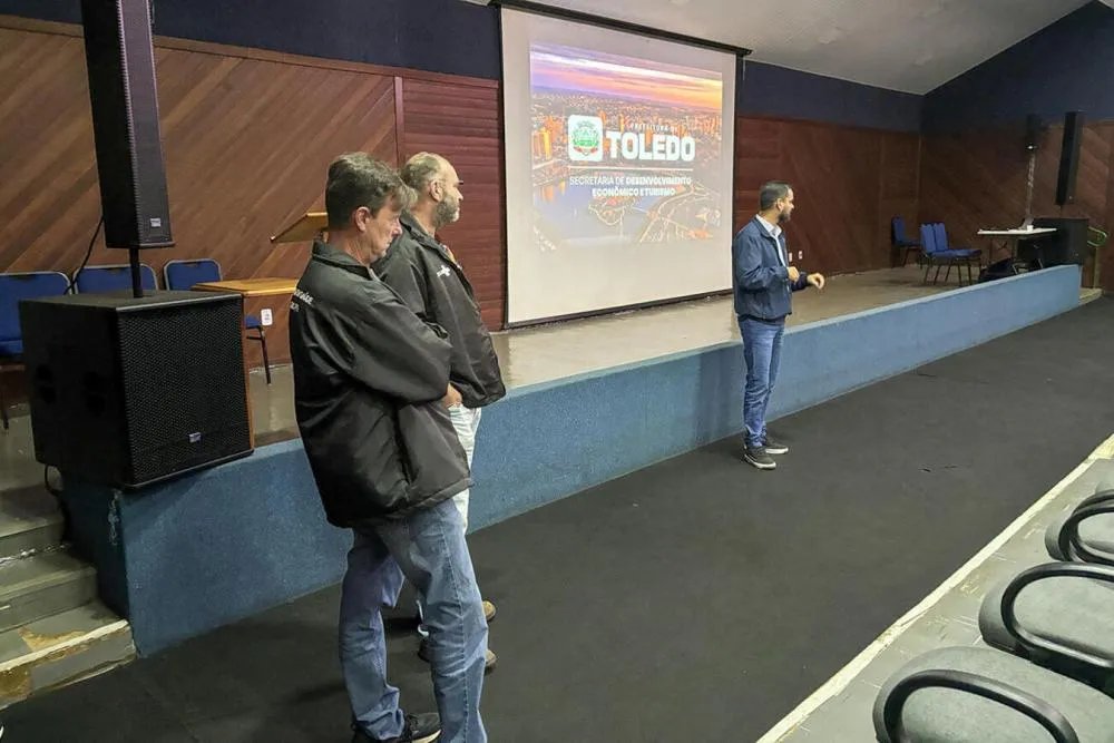 Empreendedores receberam orientações sobre legislação, Vigilância Sanitária e regularização da atividade em Toledo.