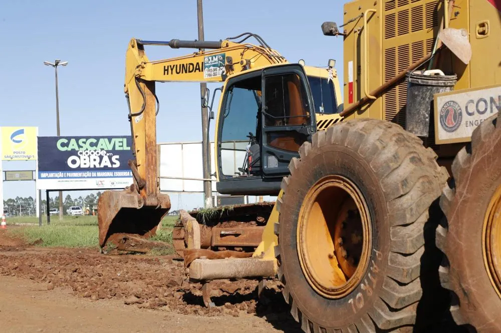 Prefeitura de Cascavel iniciou pavimentação da marginal esquerda da BR-277 nesta quarta-feira (2).