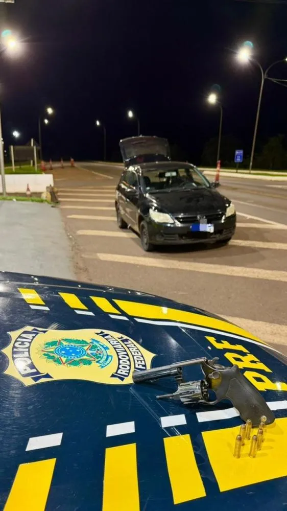 Arma estava municiada com seis cartuchos intactos, segundo a PRF.