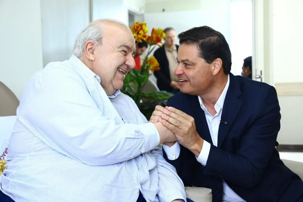Pesquisa eleitoral mostra avanço da chapa PSD/MDB de 24,8% para 27% e queda do candidato do PL de 40,2% para 38,8%.