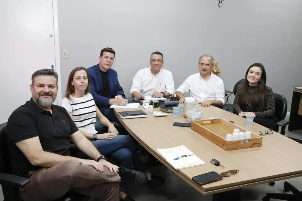 Renato Silva reuniu representantes de órgãos municipais para cobrar avanço na nova concessão do transporte coletivo.