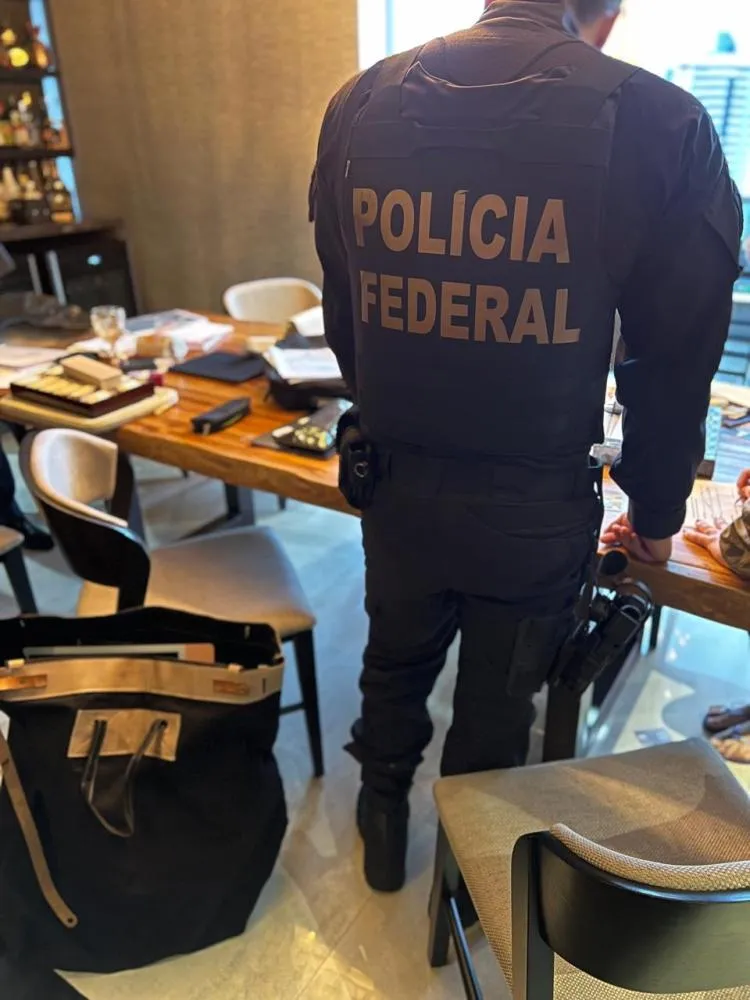 Operação investiga possível tráfico internacional de bebê levado ao Paraguai para adoção ilegal.