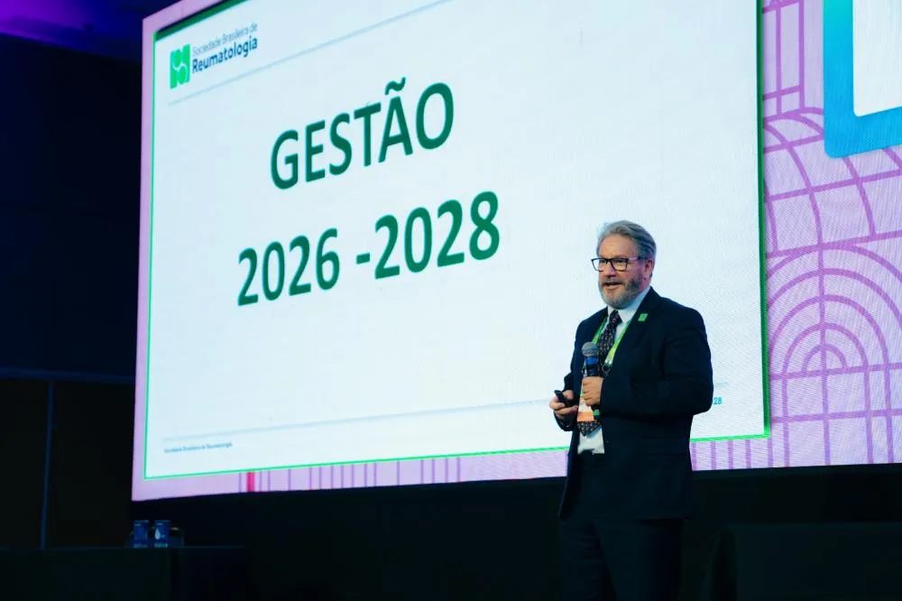 Paranaense Valderilio Azevedo assume comando da Reumatologia brasileira