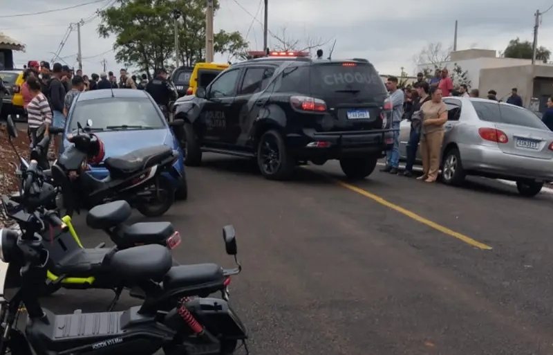 Ocorrência mobilizou equipes policiais e helicóptero nesta terça-feira (8).