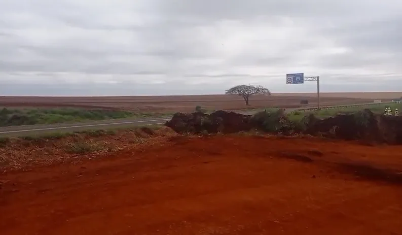 PRF acompanha fechamento de estrada usada para desvio em Corbélia