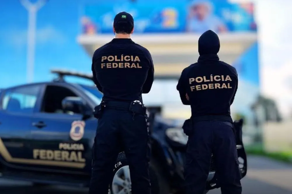 Operação Emulsões cumpre mandados contra grupo investigado por tráfico de drogas e armas no Oeste do Paraná.