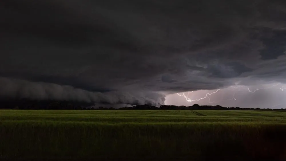 Eventos climáticos extremos aumentam o risco de prejuízos para produtores do Paraná.