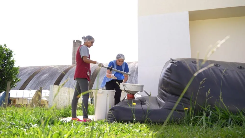 Itaipu e Itaipu Parquetec lançam capacitação para ampliar uso dos biodigestores domésticos no PR e MS