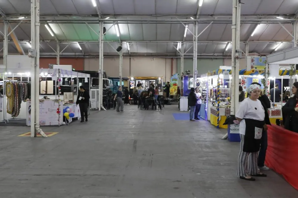 Festival do Comércio Móvel segue neste sábado com shows, gastronomia, exposições e atrações gratuitas em Cascavel.