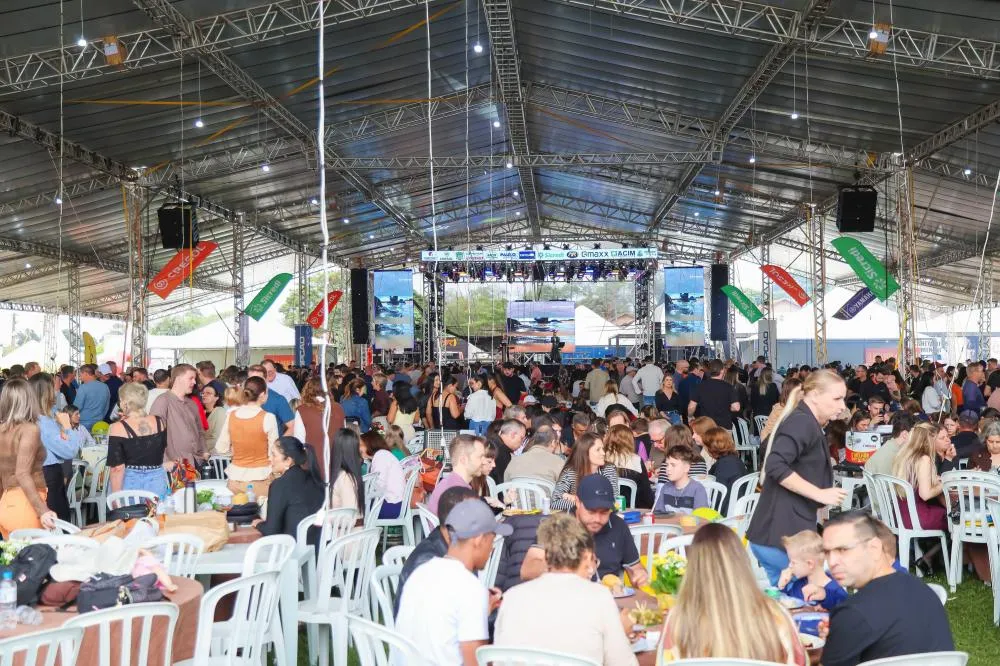 Mais de 3.500 quilos de costelão recheado foram preparados para a tradicional festa de Mercedes.