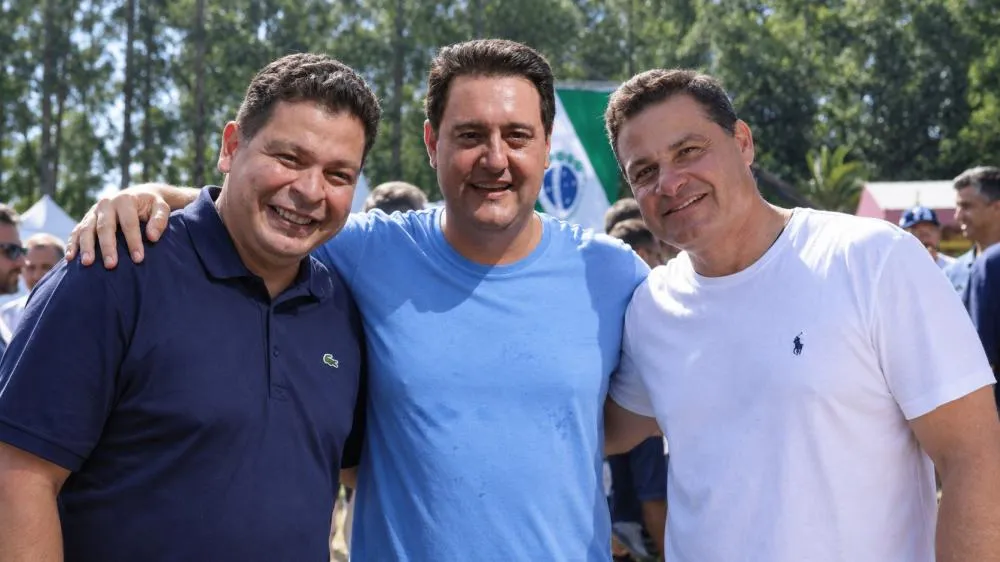 Gugu Bueno, Ratinho Junior e Sandro Alexx | Imagem manipulada por IA