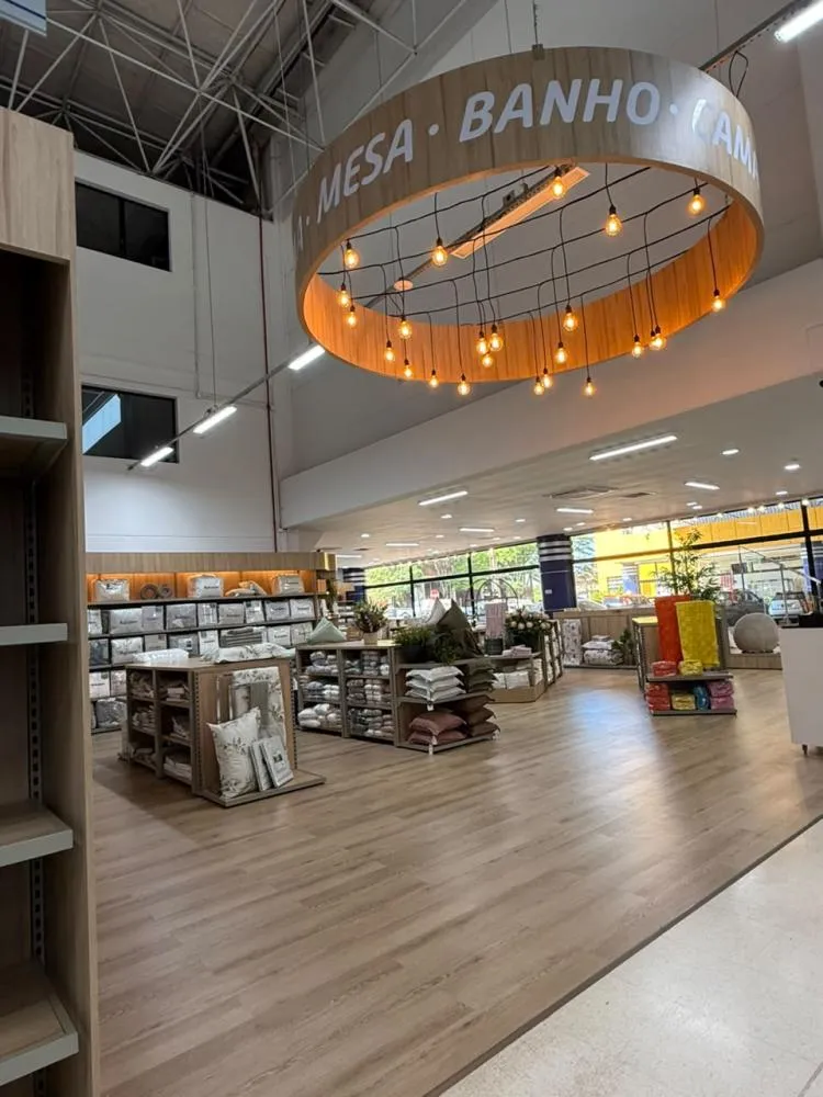 Novo showroom de cama, mesa e banho da JD Home Center foi reinaugurado em Cascavel.
