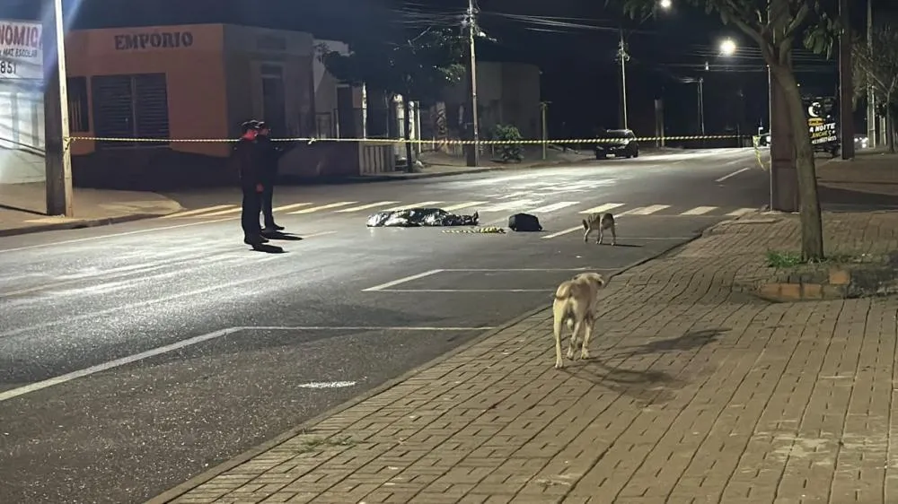 Polícia investiga a morte de um homem encontrado ferido no bairro Tarumã, em Cascavel.