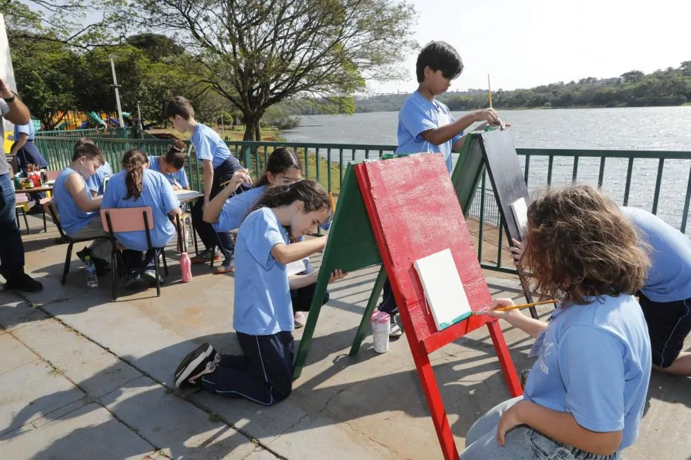 Alunos participaram das atividades de abertura da Semana Mais Verde no Lago Municipal de Cascavel.