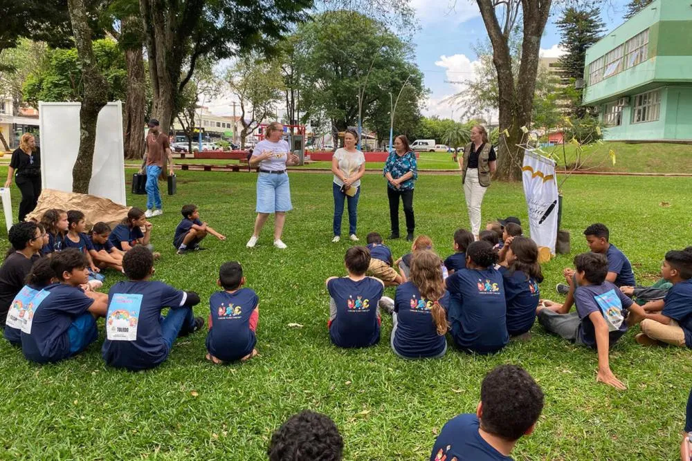 Programação pelo Dia da Árvore reuniu educação ambiental, literatura e atividades culturais em Toledo.