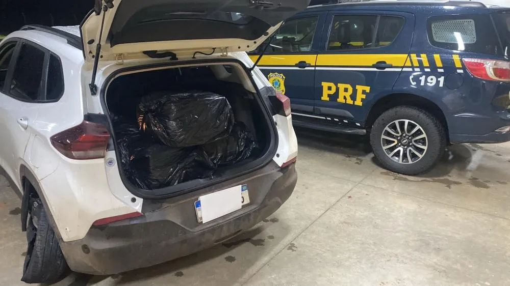 PRF prende homem que tentou atropelar equipe e transportava droga