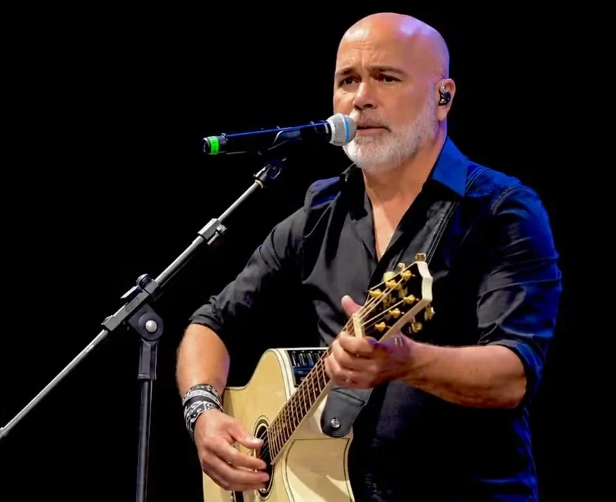 O cantor Rick, da dupla com Renner, morreu aos 59 anos após queda de helicóptero em Santa Catarina.