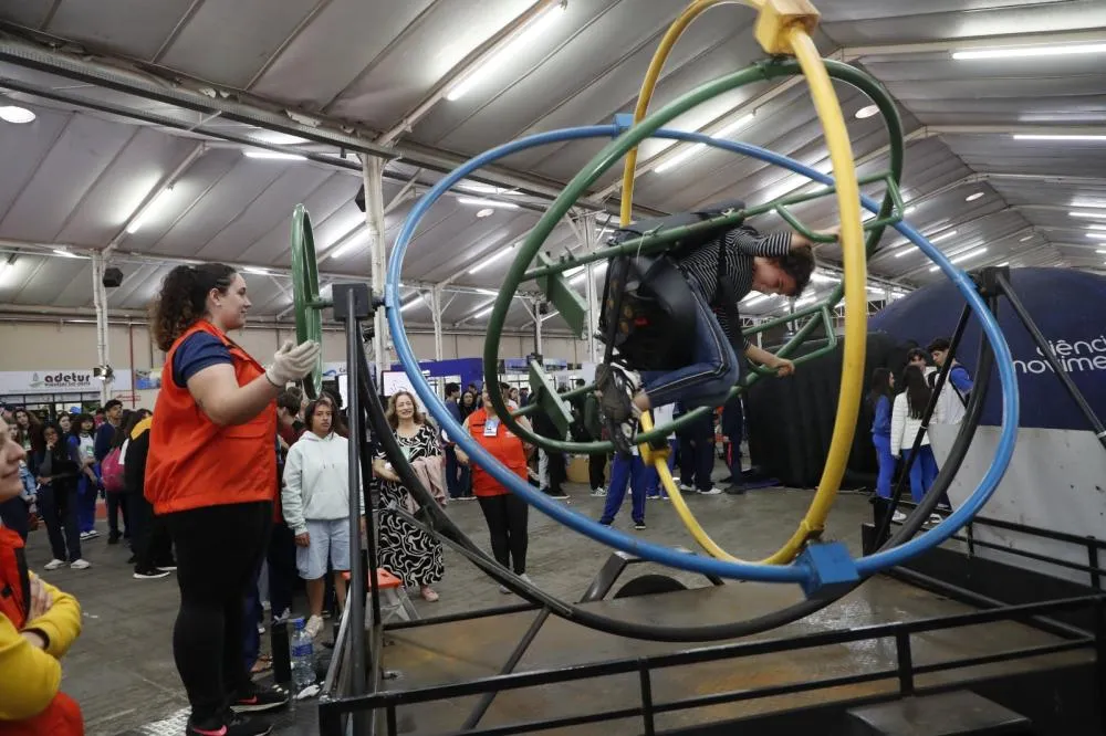 Estudantes poderão conhecer profissões e participar de atividades práticas durante a feira em Cascavel.