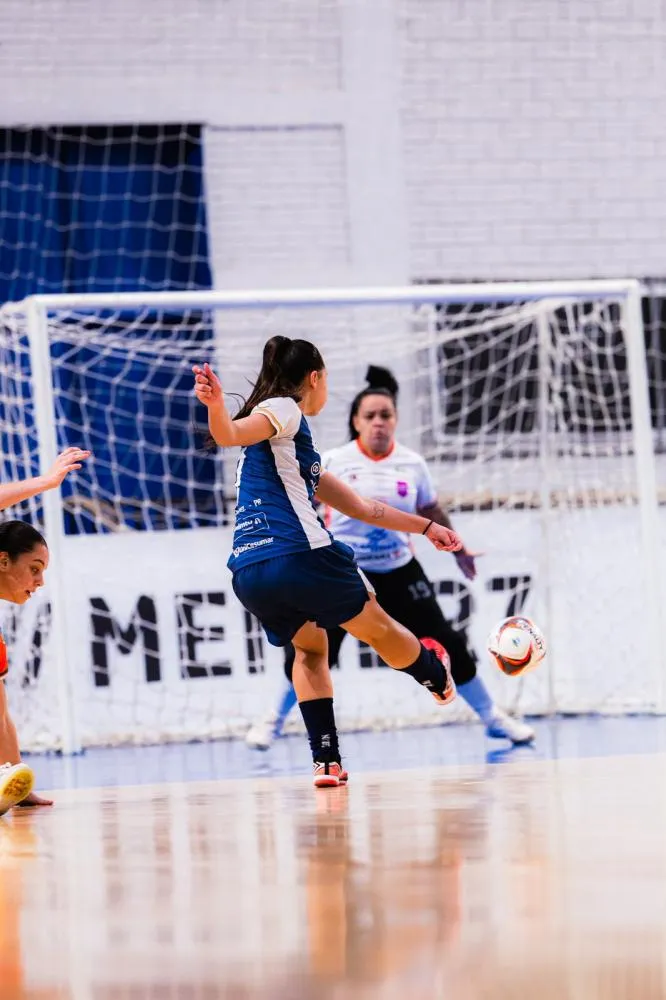 Stein Cascavel mantém 100% e garante vaga na semifinal estadual