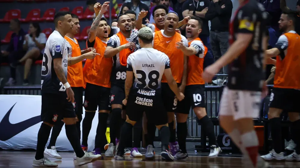 Campo Mourão perde de virada e está fora da final da Liga Nacional de Futsal 