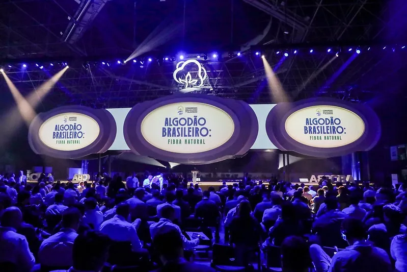 Produtores do Paraná acompanham pesquisas e novas práticas de manejo durante congresso nacional.