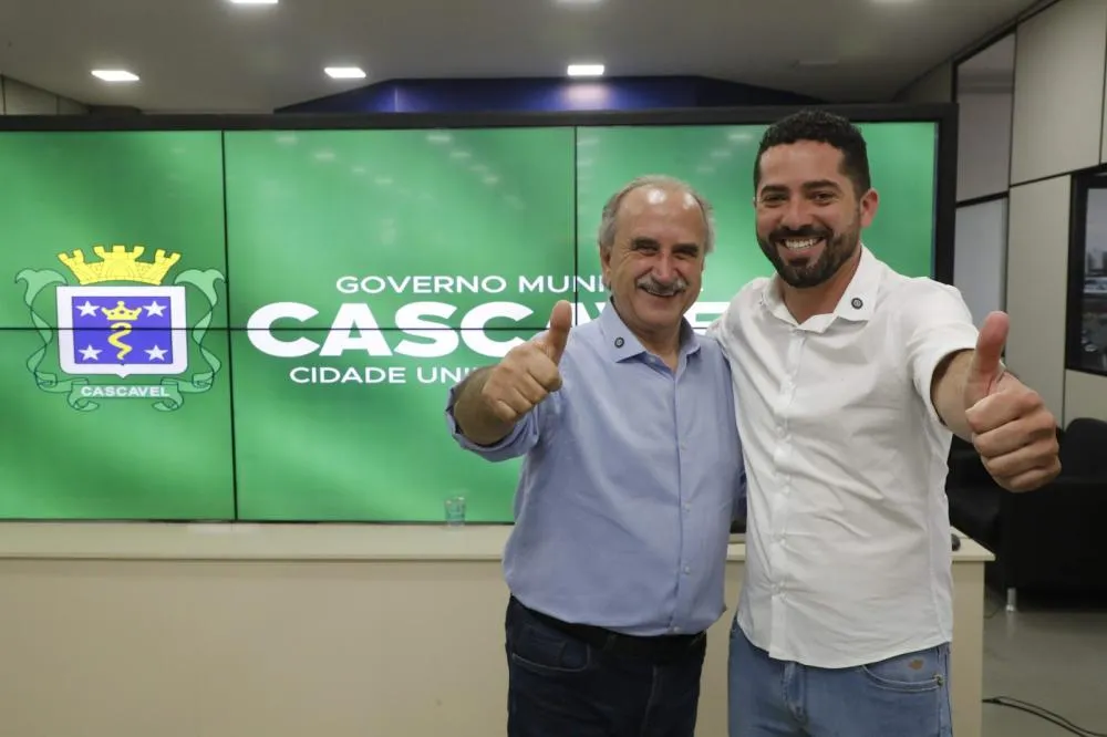 Transmissão de cargo ocorreu nesta quinta-feira (24), no Paço Municipal de Cascavel.