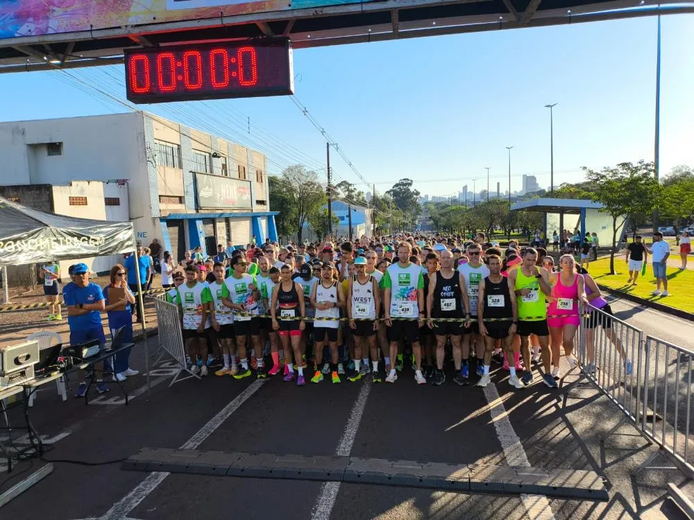 Mais de 550 atletas participaram da 3ª Corrida pela Vida, realizada neste domingo em Cascavel.