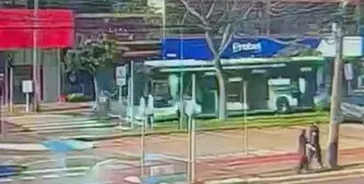 Acidente aconteceu no cruzamento da Avenida Brasil com a Rua Salgado Filho.