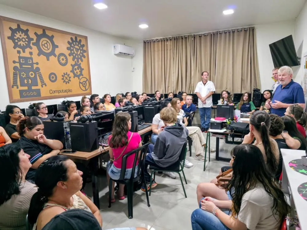 Formação gratuita é realizada pela Agência do Trabalhador em parceria com o SENAI.
