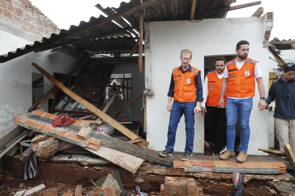 Equipes da Prefeitura de Cascavel e da Defesa Civil vistoriaram áreas atingidas pelo temporal.