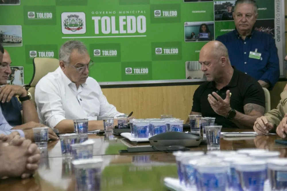  Governo envia 20 presos para auxiliar na recuperação de aeroporto de Toledo