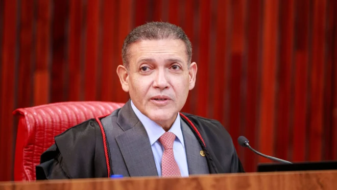 Liminar do presidente do TSE, Nunes Marques, mantém o registro de Deltan Dallagnol como deferido com recurso