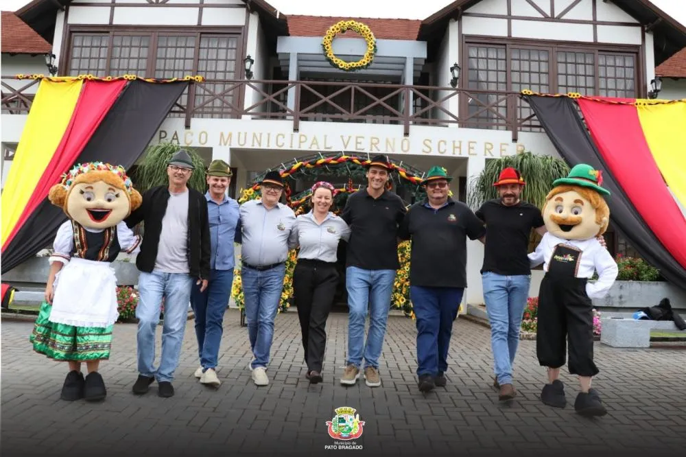 Pato Bragado recebeu decoração especial para a 26ª Oktoberfest, que começa nesta quinta-feira.